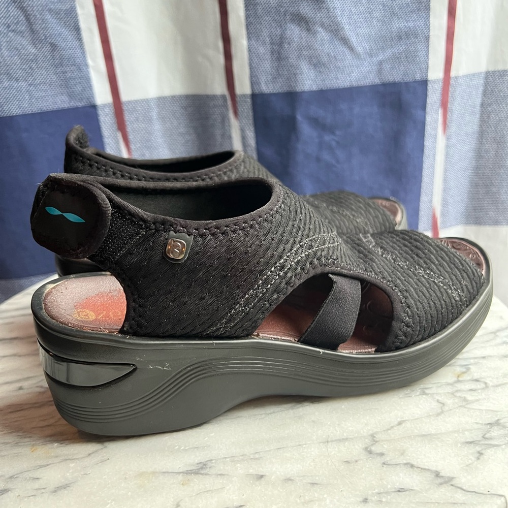 Bzees black Dream sandal style with an open toe size 8
